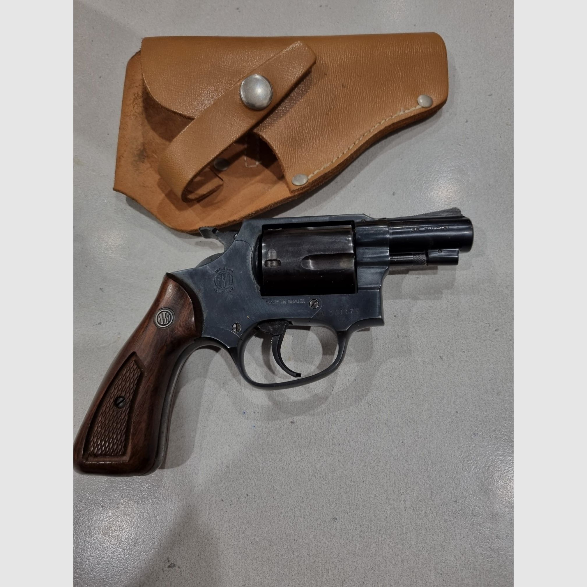 Revolver Marke Rossi 38 Spez. mit Lederholster und Munition