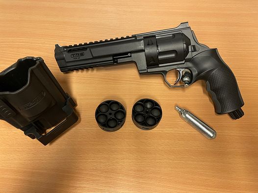 " Neuzustand" HDR 68 RAM Umarex T4E  Revolver/ mit Holster / plus 2 Magazine/ HDR 68 Pistolen Ständer