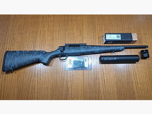 HOWA repeating rifle HOWA 1500 Superlite with carbon stock, A TEC 45 silencer with brake, spare magazine