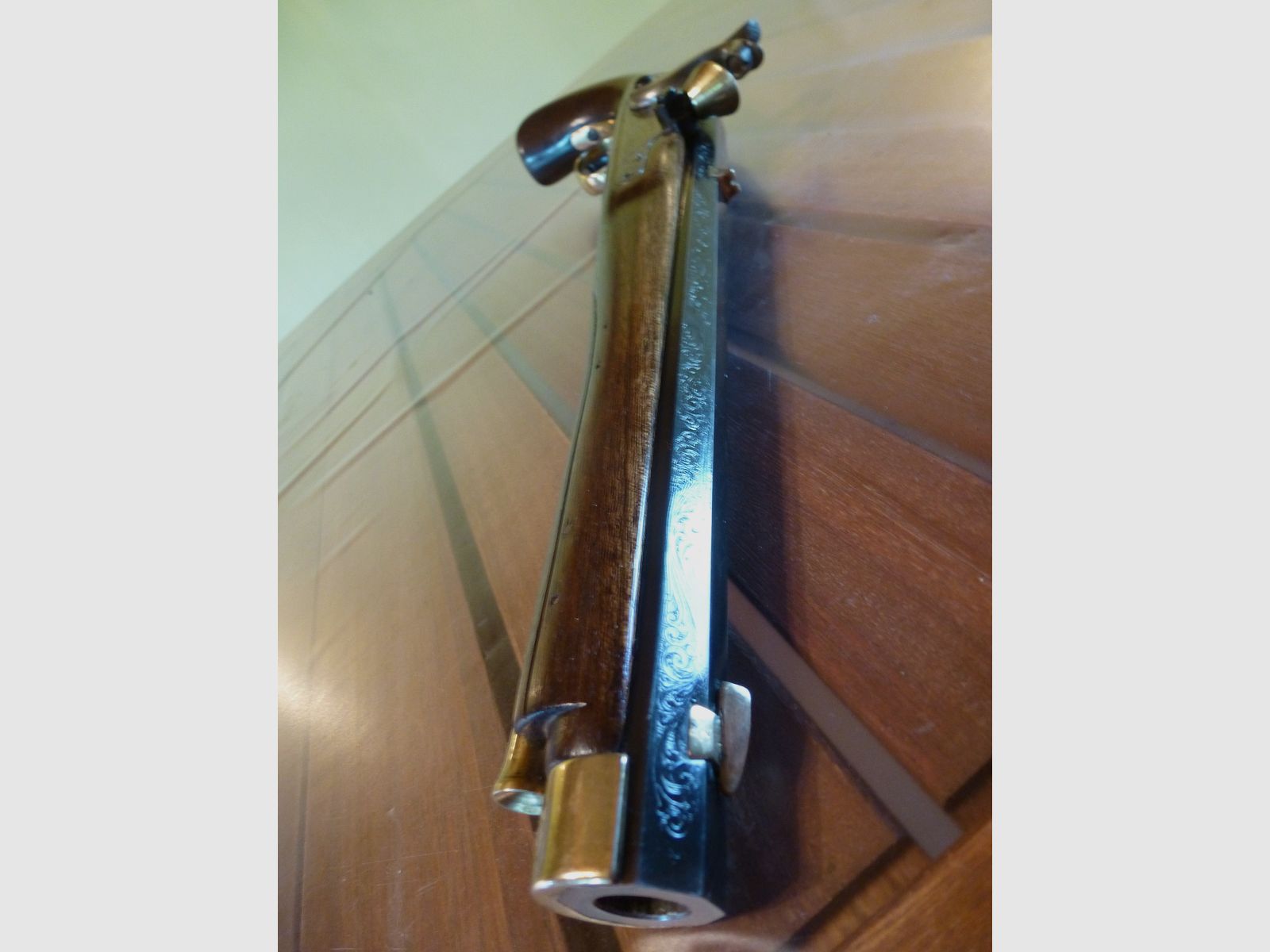 Pistolet à percussion Bounty de Petersoli