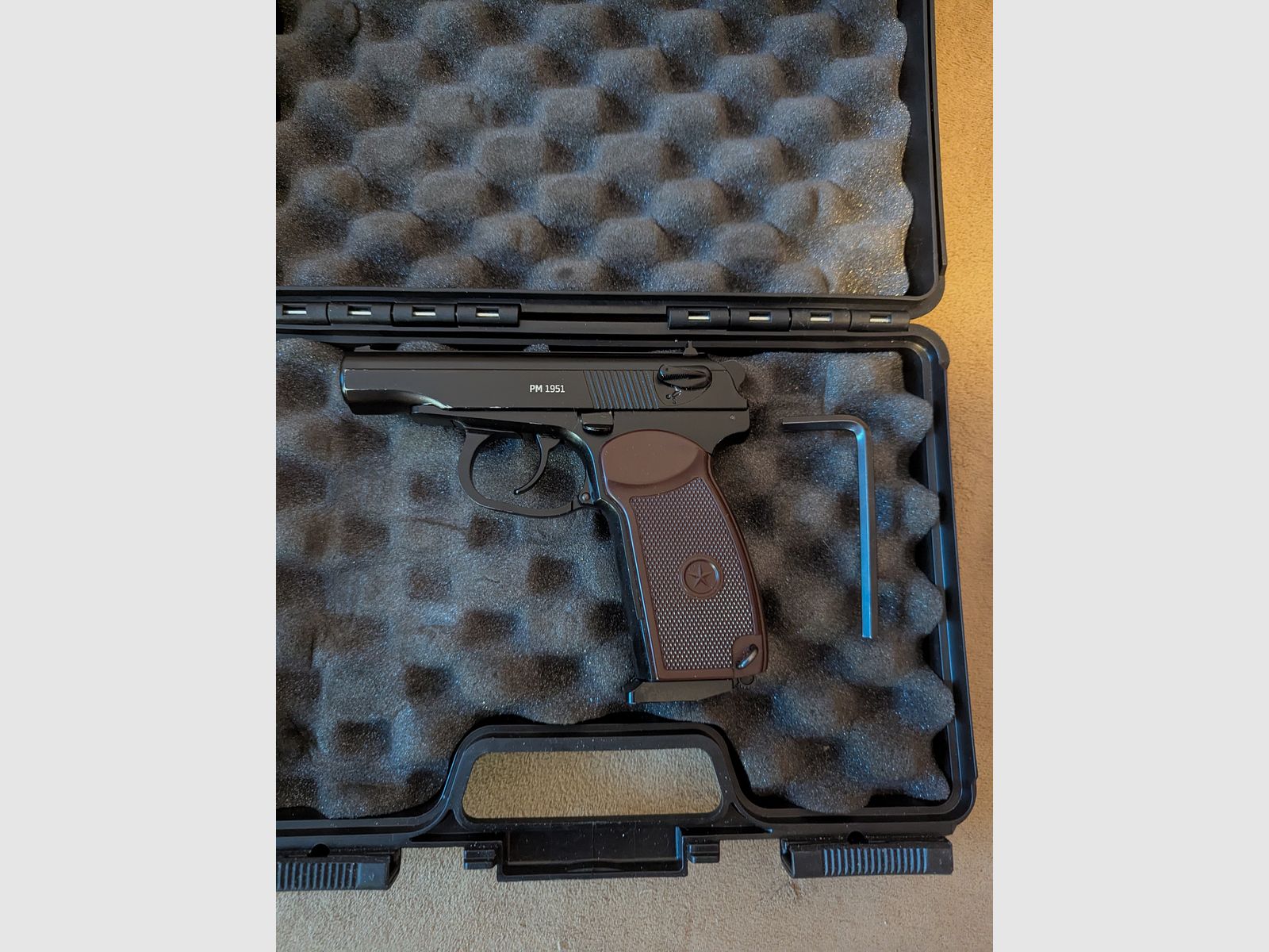 CO2 Pistole Makarov mit plowback