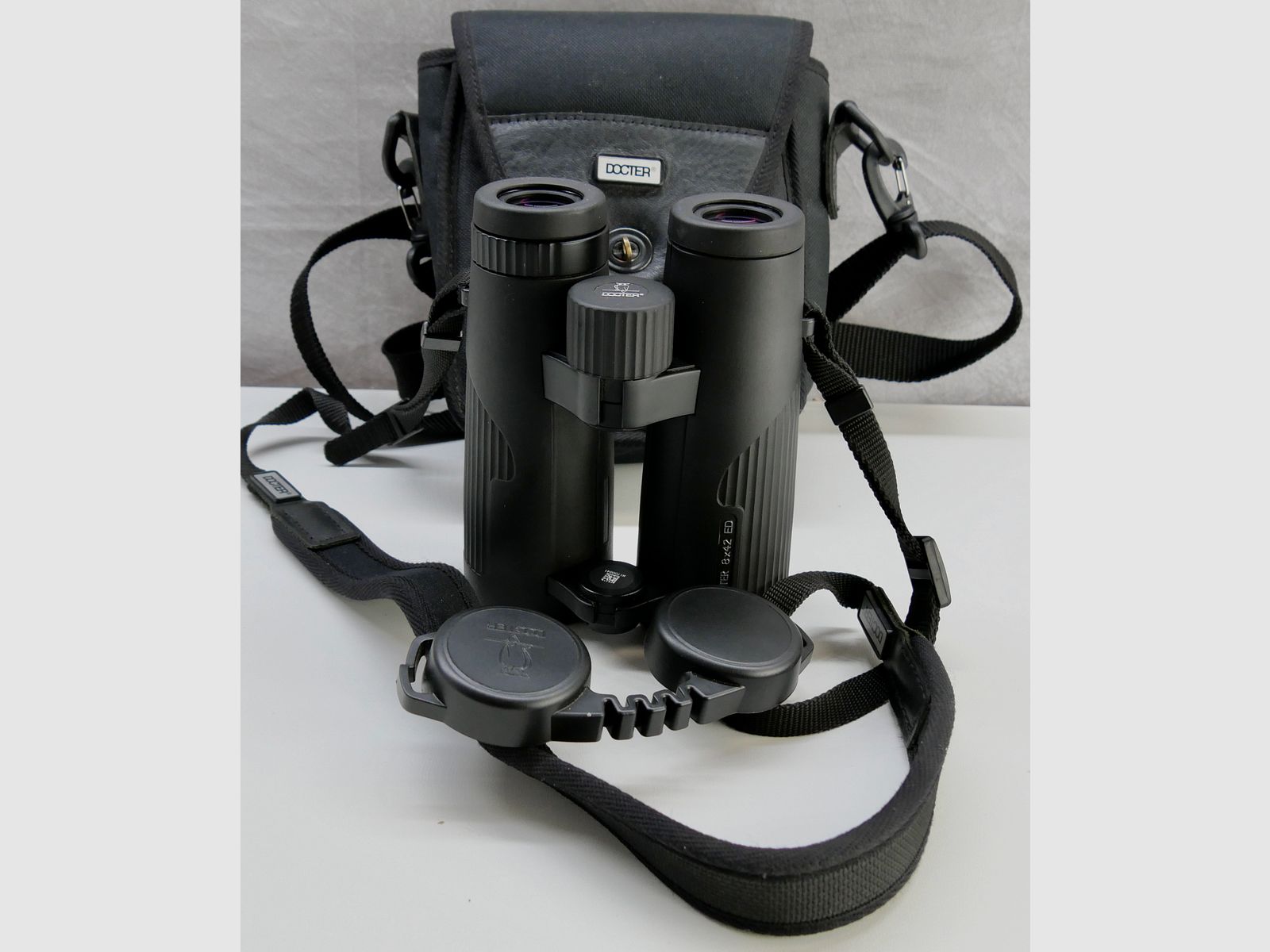 Docter binoculars DOCTER 8x42 ED /H504K