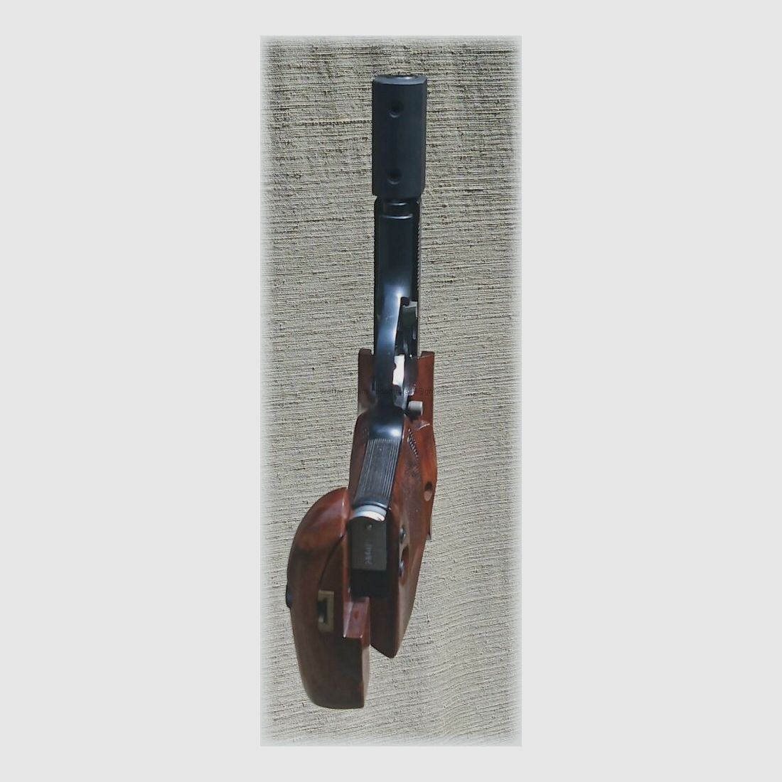 Unique D.E.S. 69, image 3 of 5
