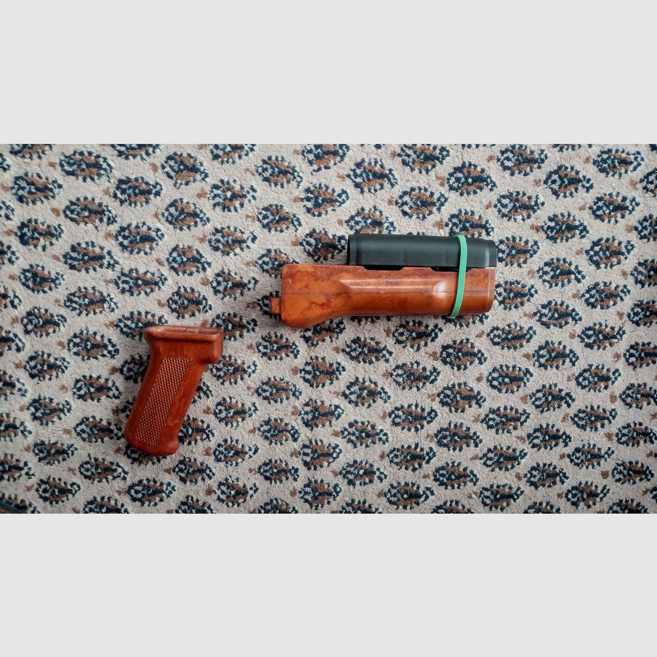 Shagadelic! Vintage Handguard Baby / onderste AK74 Tantal Bakelit handbescherming en grip / Optioneel bovenste DDR kunststof AKM of Izhmash AK-74M handbescherming