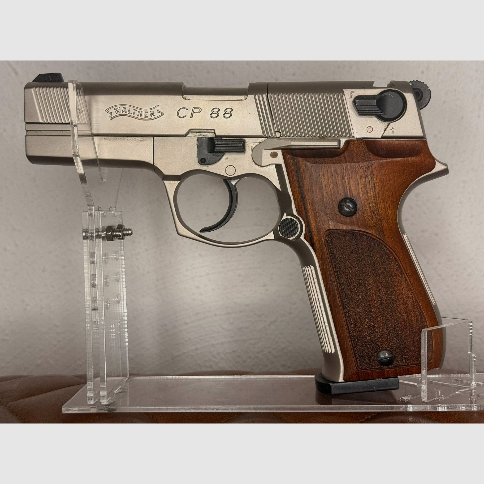 Walther CP88 4 inch 4.5 mm Diabolo Nickel (P18) Co2 pistol with wooden stock