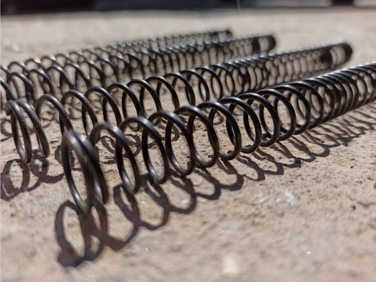 M140 resorte, no lineal, galvanizado + pasivado azul (J-TAC)