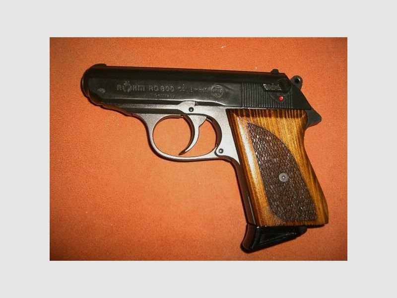 schöne Röhm RG 800 mit Holzgriffschalen