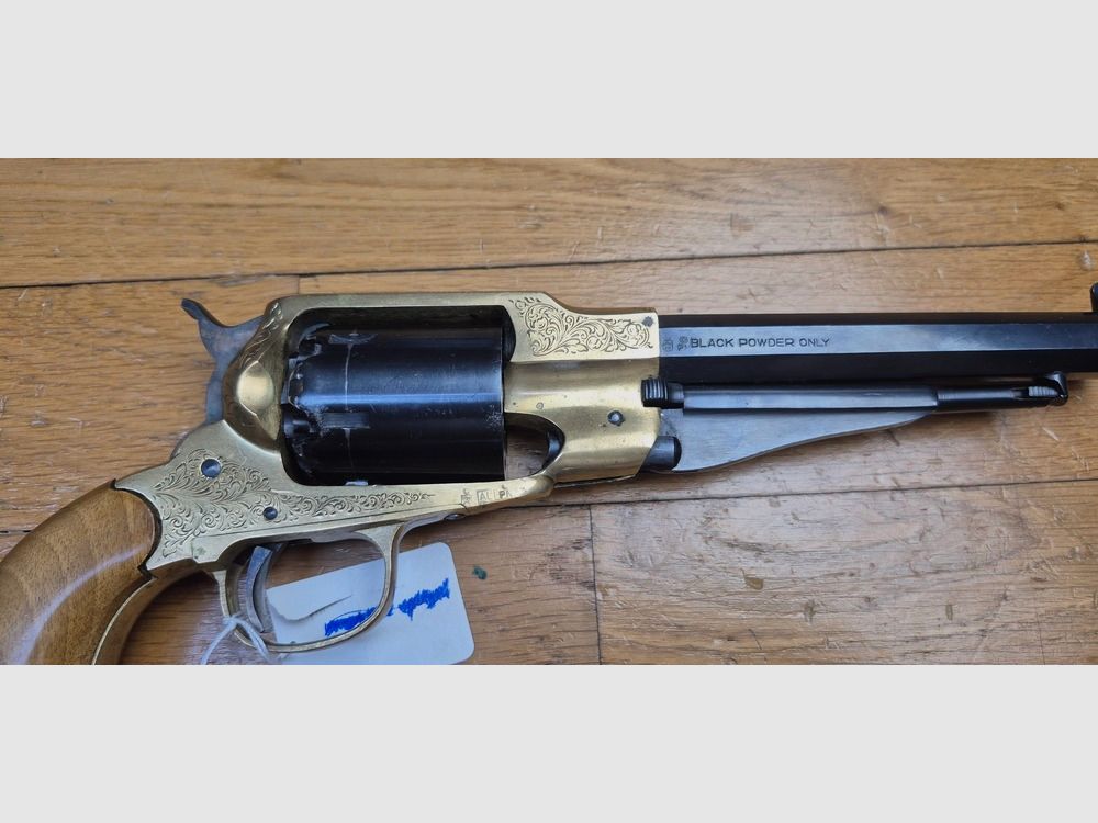 Revolver type Remington 1858 Navy — Kal. .36 PN (zwarte poeder) — Italiaanse replica van Rigarmi / RAG — Mooie grepen — Gegraveerde messing beslag — Uitstekende spiegelloop en mooie kamers — Wapen uit 1983 — Zeer goede mechanica — TBE, afbeelding 20 van 22