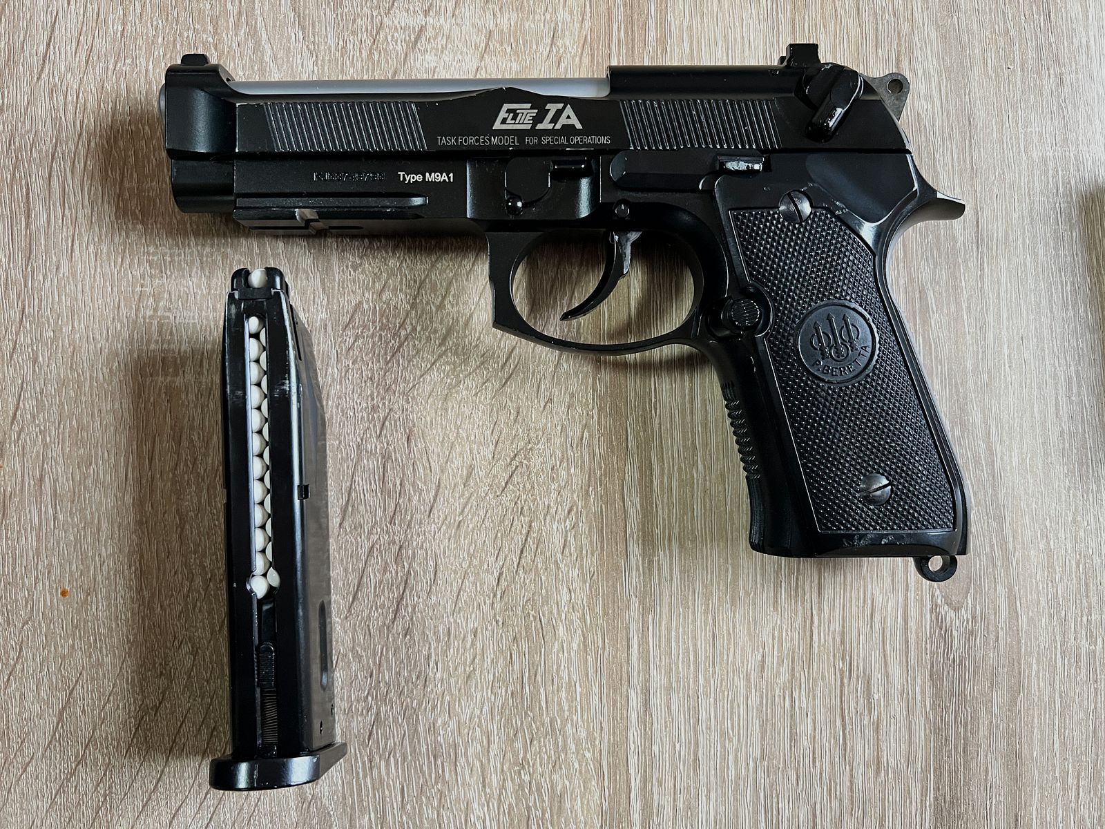 KJW Airsoft Elite IA f92 Beretta 