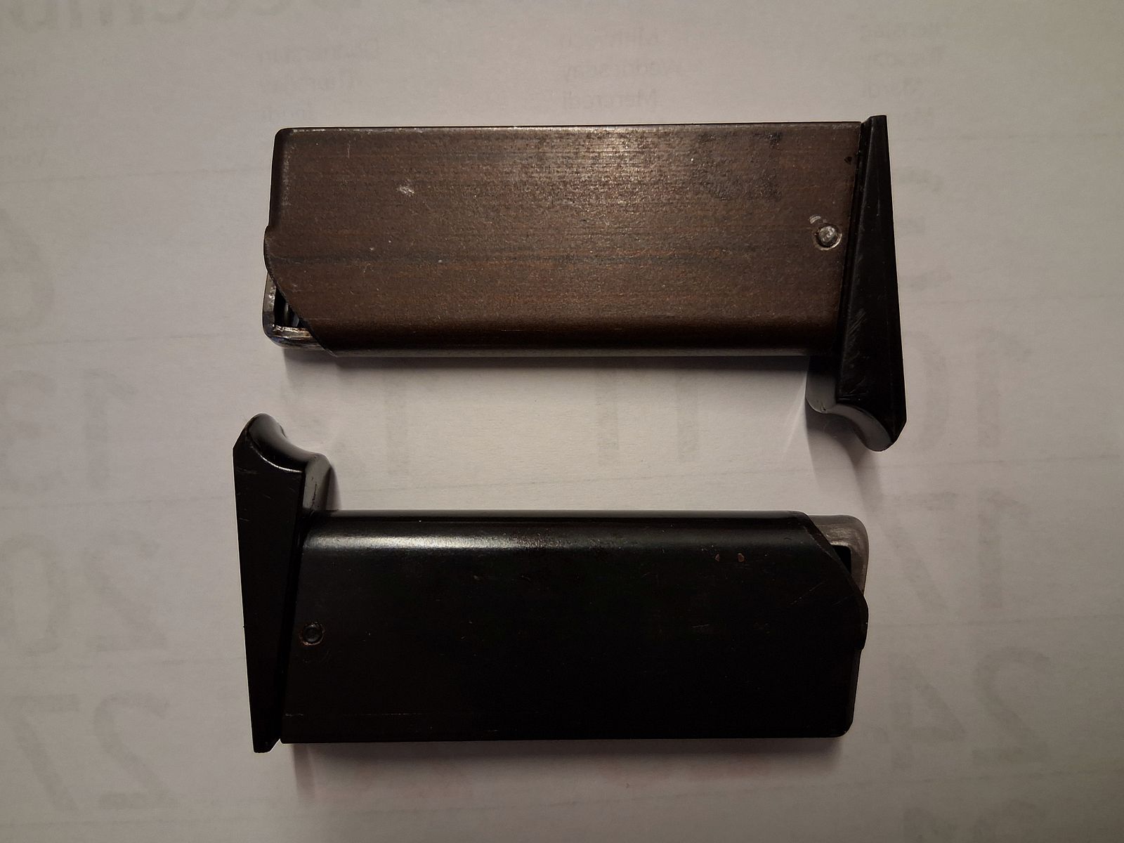 2 tijdschriften voor SM 110 kal. 8 mm K. (als nieuw)