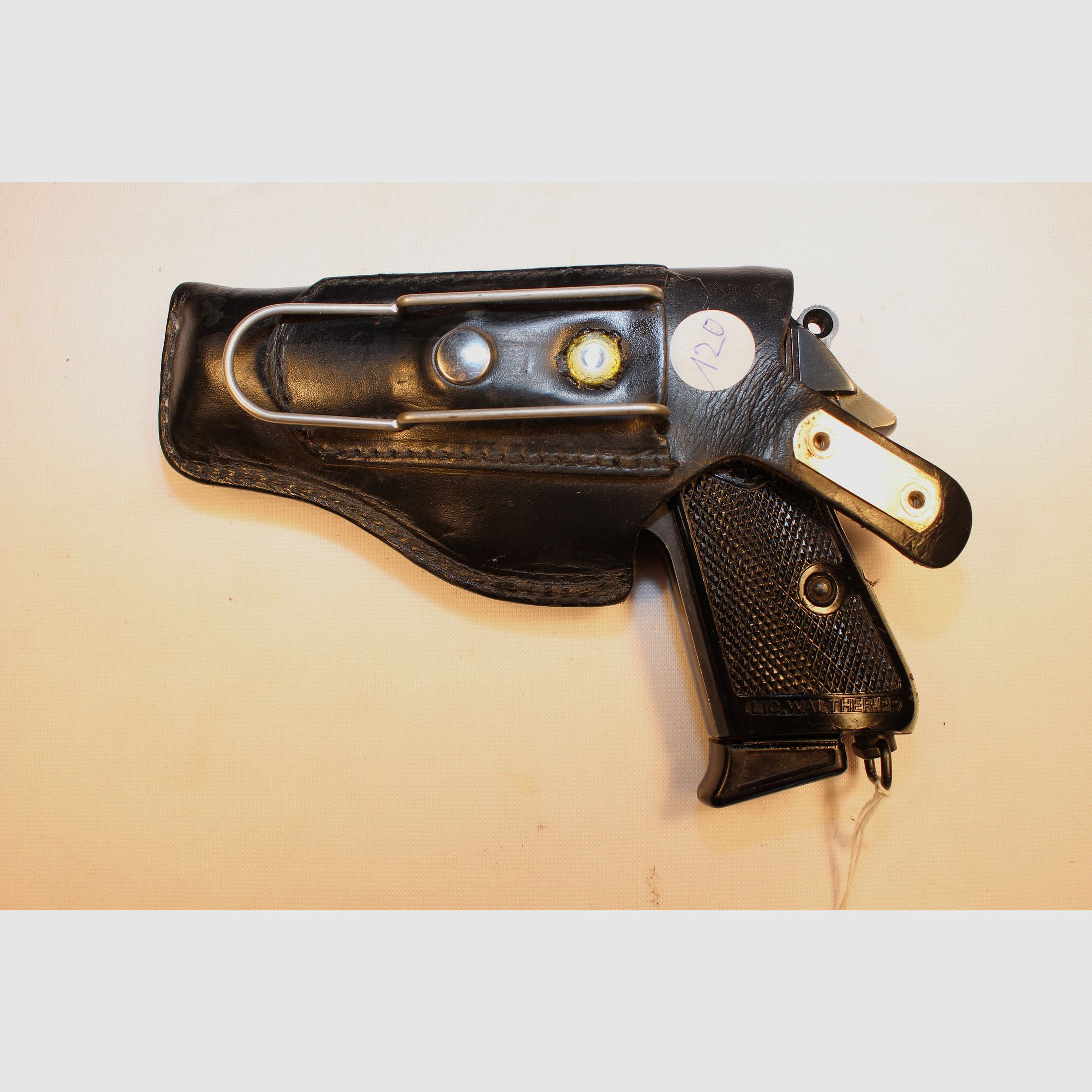 Manurhin Model PP in caliber 7,65 brow. van de Zweedse politie.