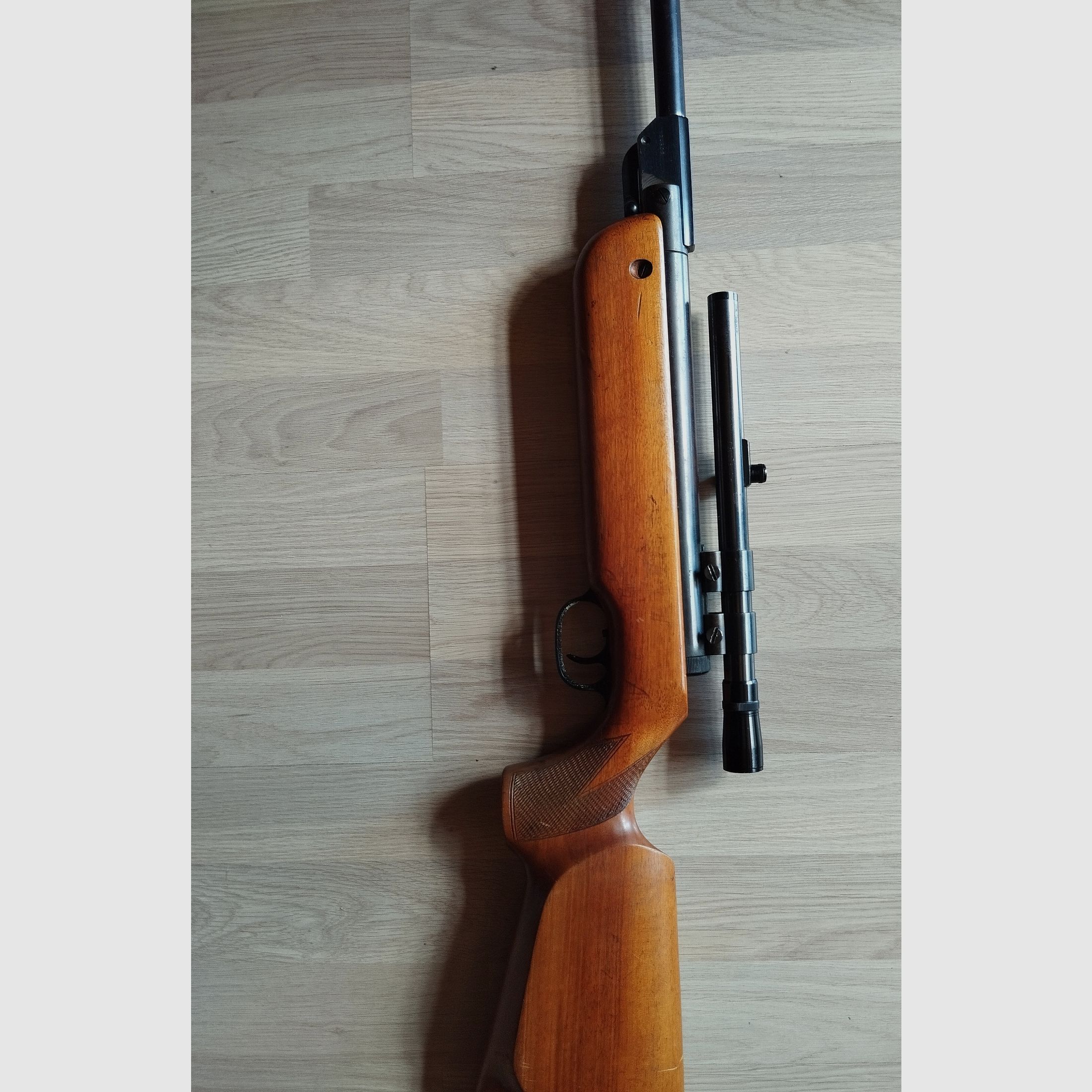 Rifle de aire comprimido Oldtimer de Walther con mira telescópica original de Geco