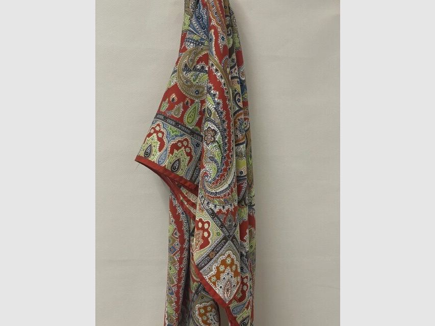 Sciarpa in pura seta twill arrotolata con finitura sandwashed – Finitura Ruggine