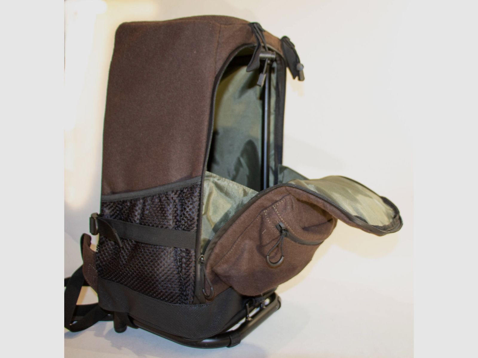 MJOELNER HUNTING Rucksackstuhl Björn Braun mit Metallrahmen