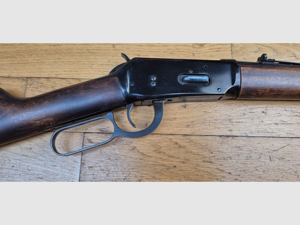Muy hermosa carabina Winchester modelo 1894 – Calibre 30-30 – Fabricada en EE. UU. en 1969 – Capacidad 8+1 – Hermoso nogal rojo – Estado mecánico y estético raro para sus 56 años! – Muy hermosa construcción Made in USA – Placa de culata de acero anterior a 1971 – TBE++, imagen 4 de 40