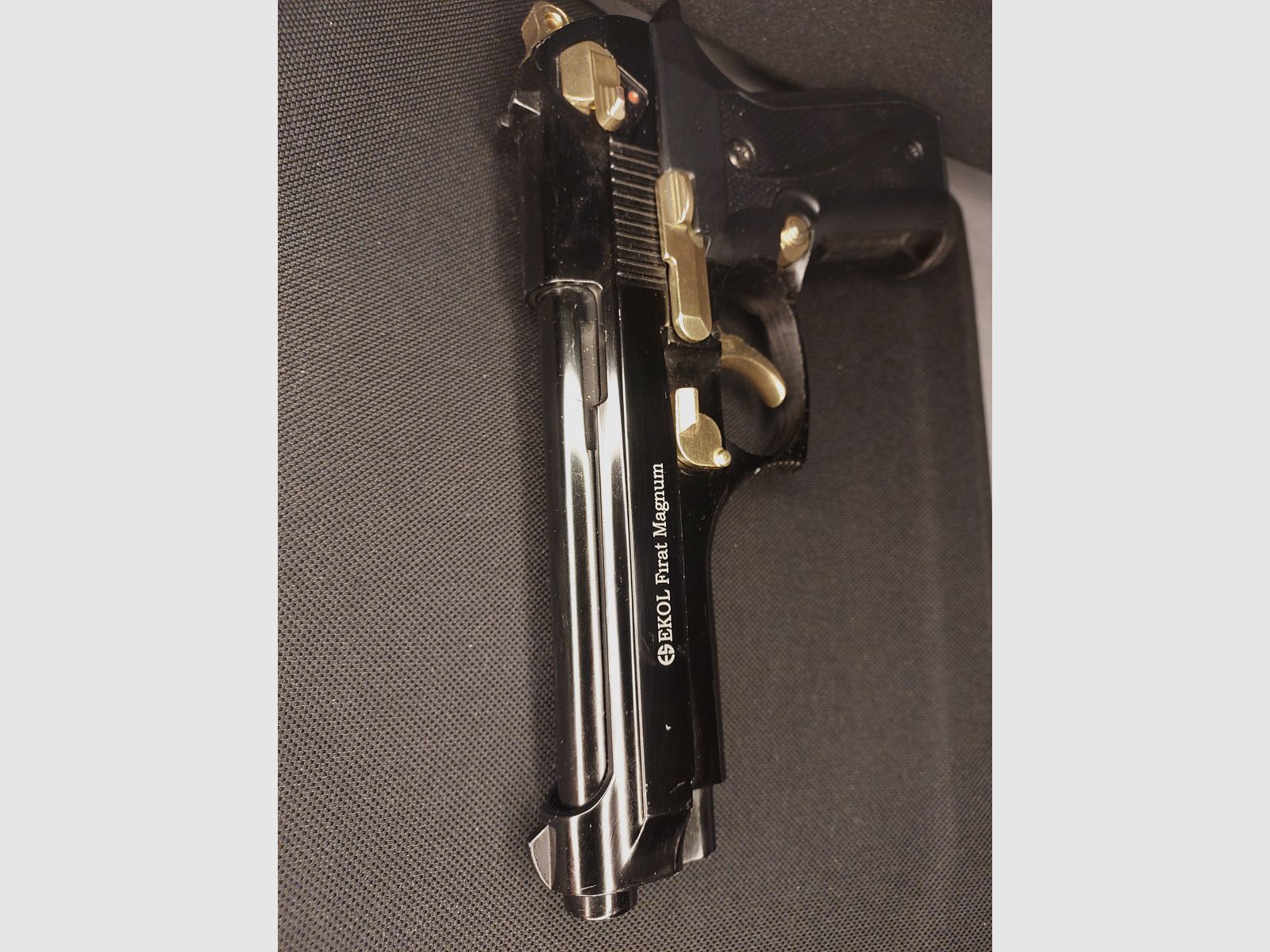 Ekol Firat Magnum blank firing pistol black/gold cal. 9mm P.A.K. (PTB 1112)