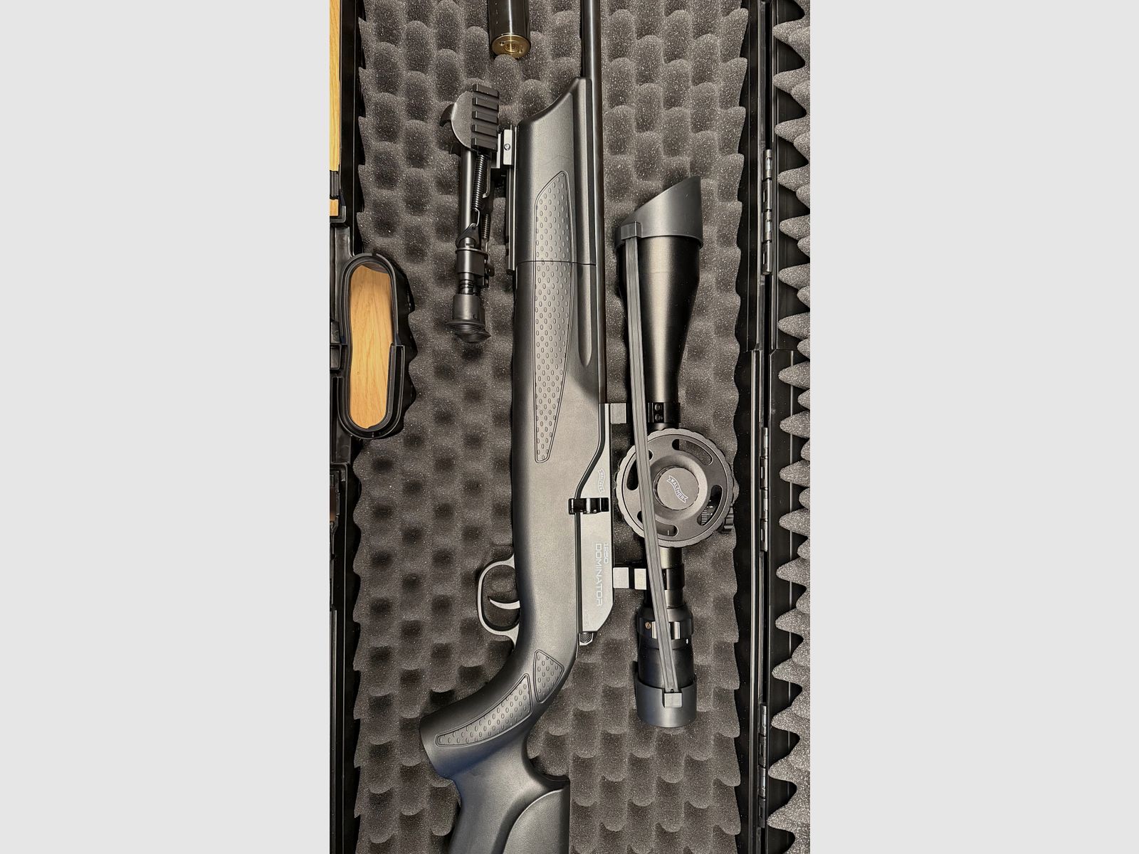 Pressluftgewehr Walther 1250 Dominator FT stock in plastica, scope 8-32x56, suppressor e bipiede calibro 4,5 mm incl. accessori !!!