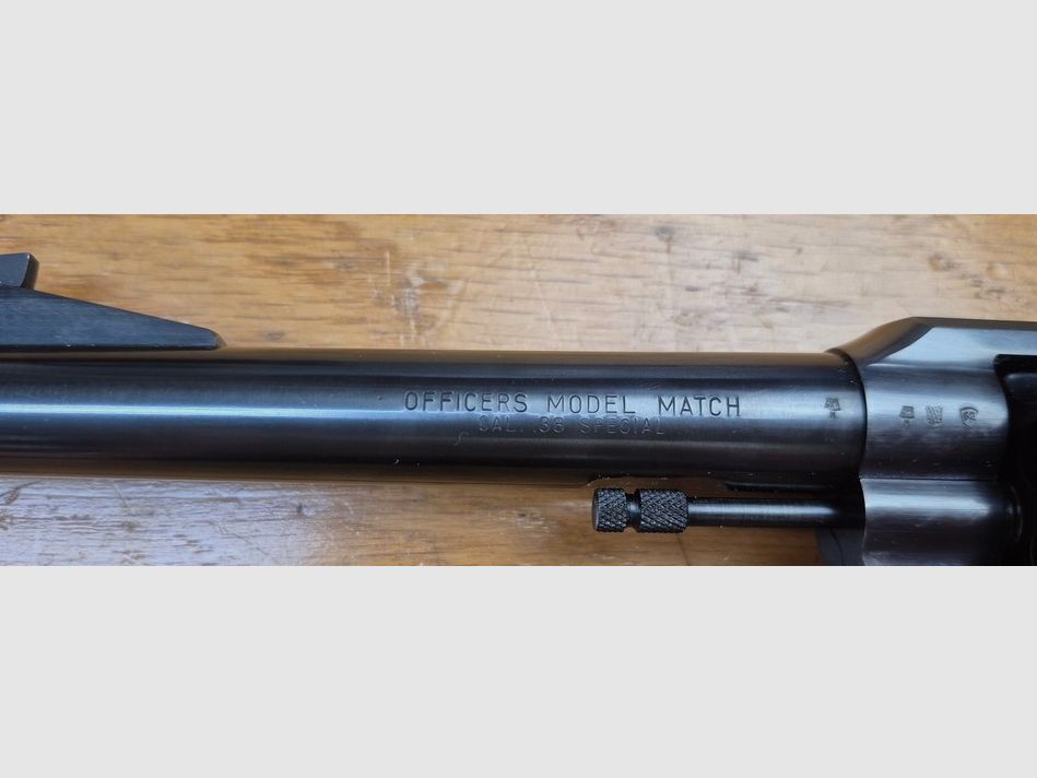 Mythos Revolver Colt Officer Model Match – Kal. 38Sp – Schwerer Lauf 6 Zoll – Waffe aus Hartford um 1960 – Ästhetik und Mechanik auf höchstem Niveau – Seltene Stück für das Schießen und Training in sehr hoher Qualität – Ausgezeichneter Zustand, fast wie neu – TBE +++, Bild 1 von 25