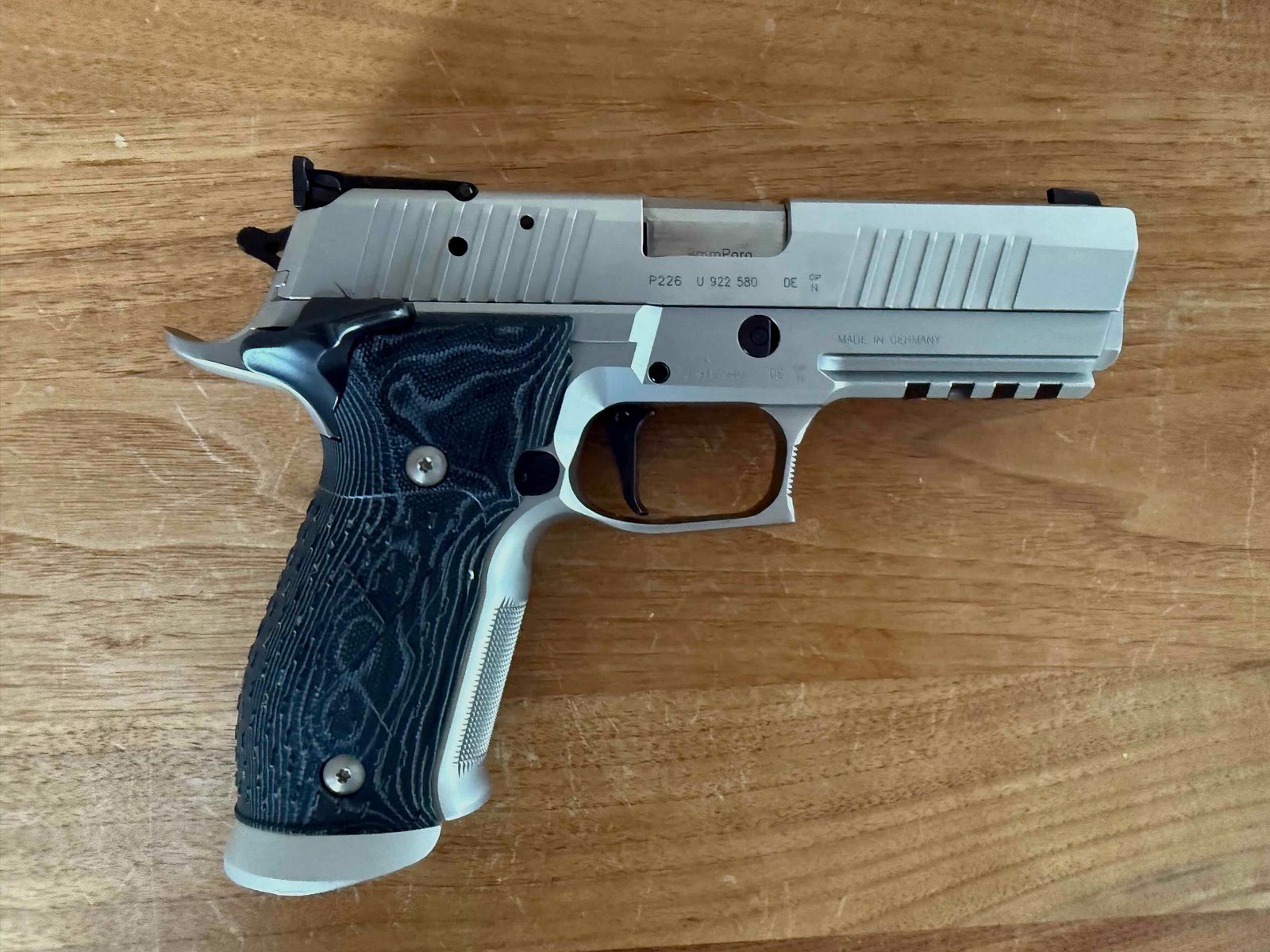 Sig Sauer X-Five Supermatch in .40 S&W mit 9 mm X-Short Wechselsystem