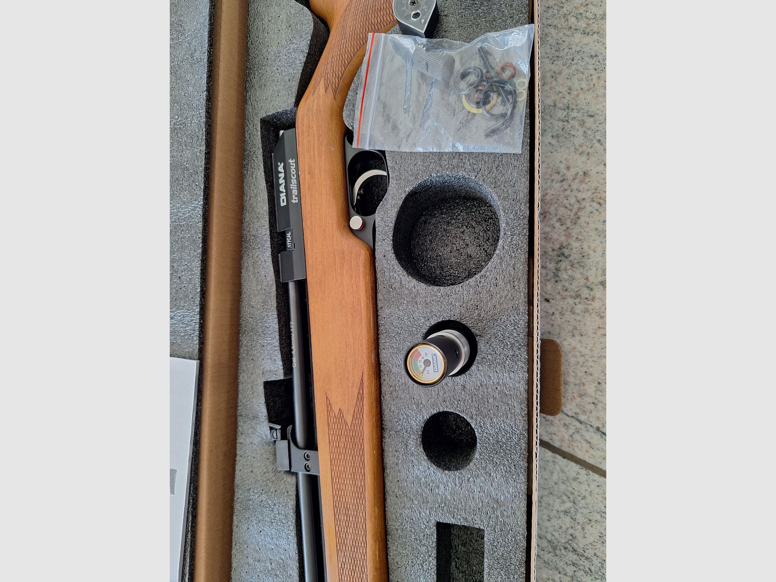 Diana Trailscout Wood Co2-Rifle 4,5 mm Diabolo avec accessoires