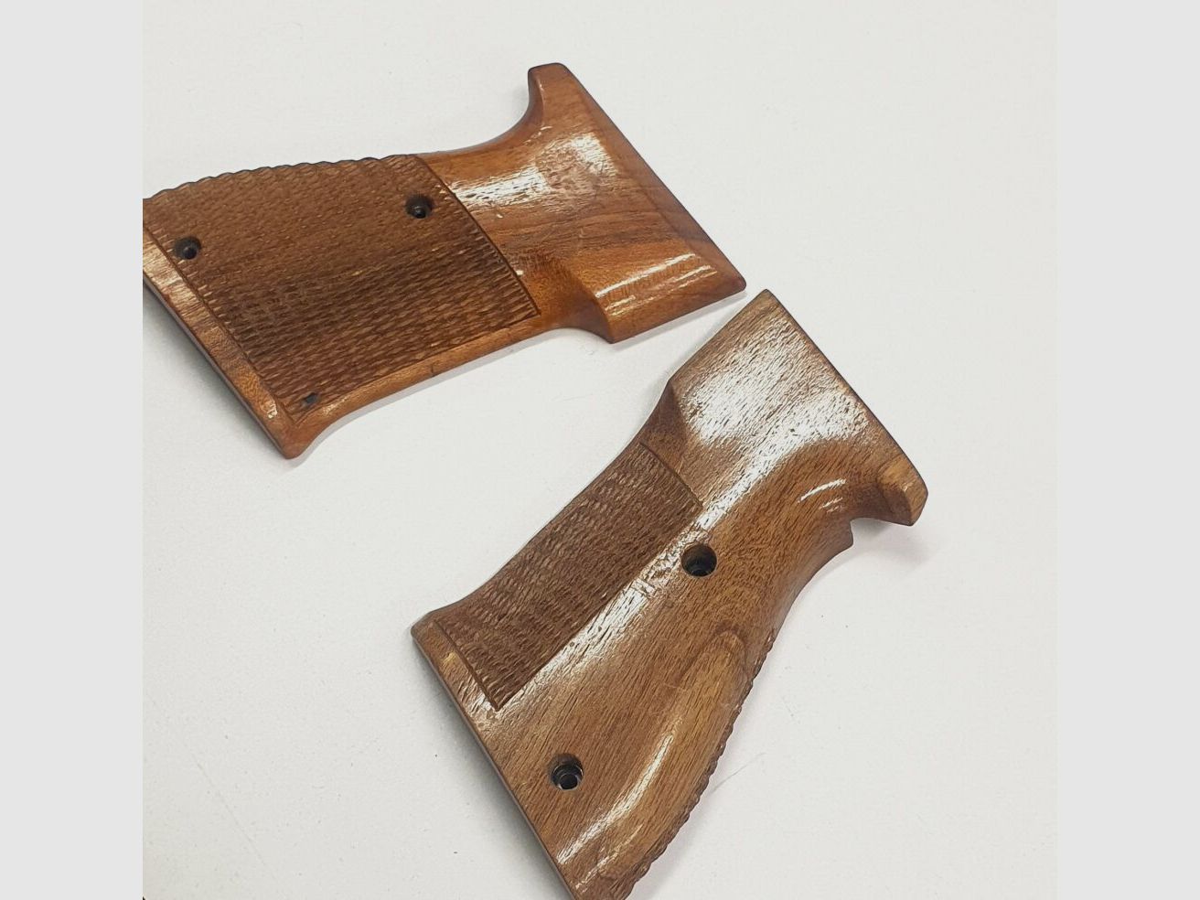 Unbekannt Matchgriffschalen aus Holz