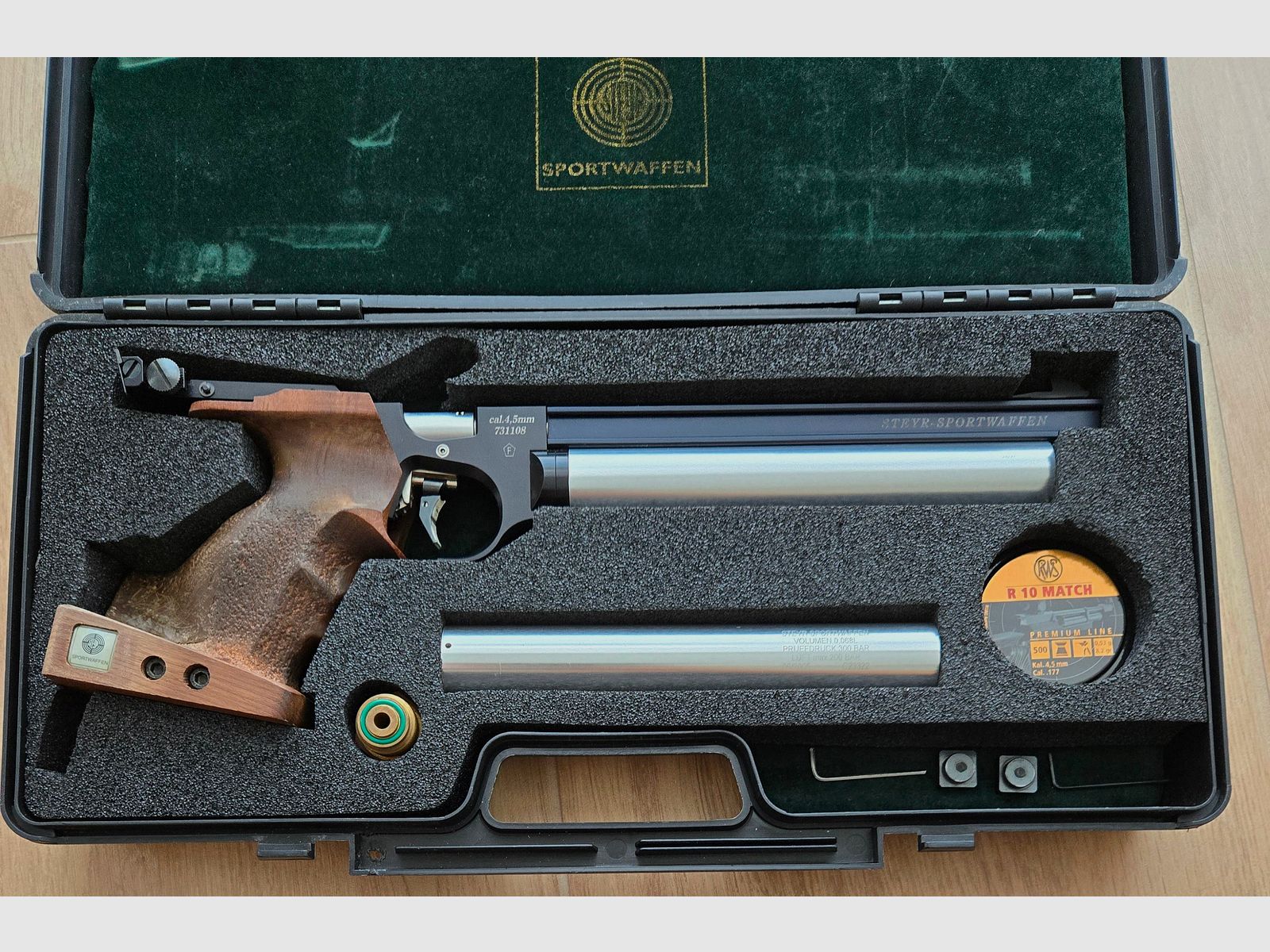 Match-Luftpistole STEYR LP 10 mit 2 Kartuschen, Adapter, Koffer, Werkzeug