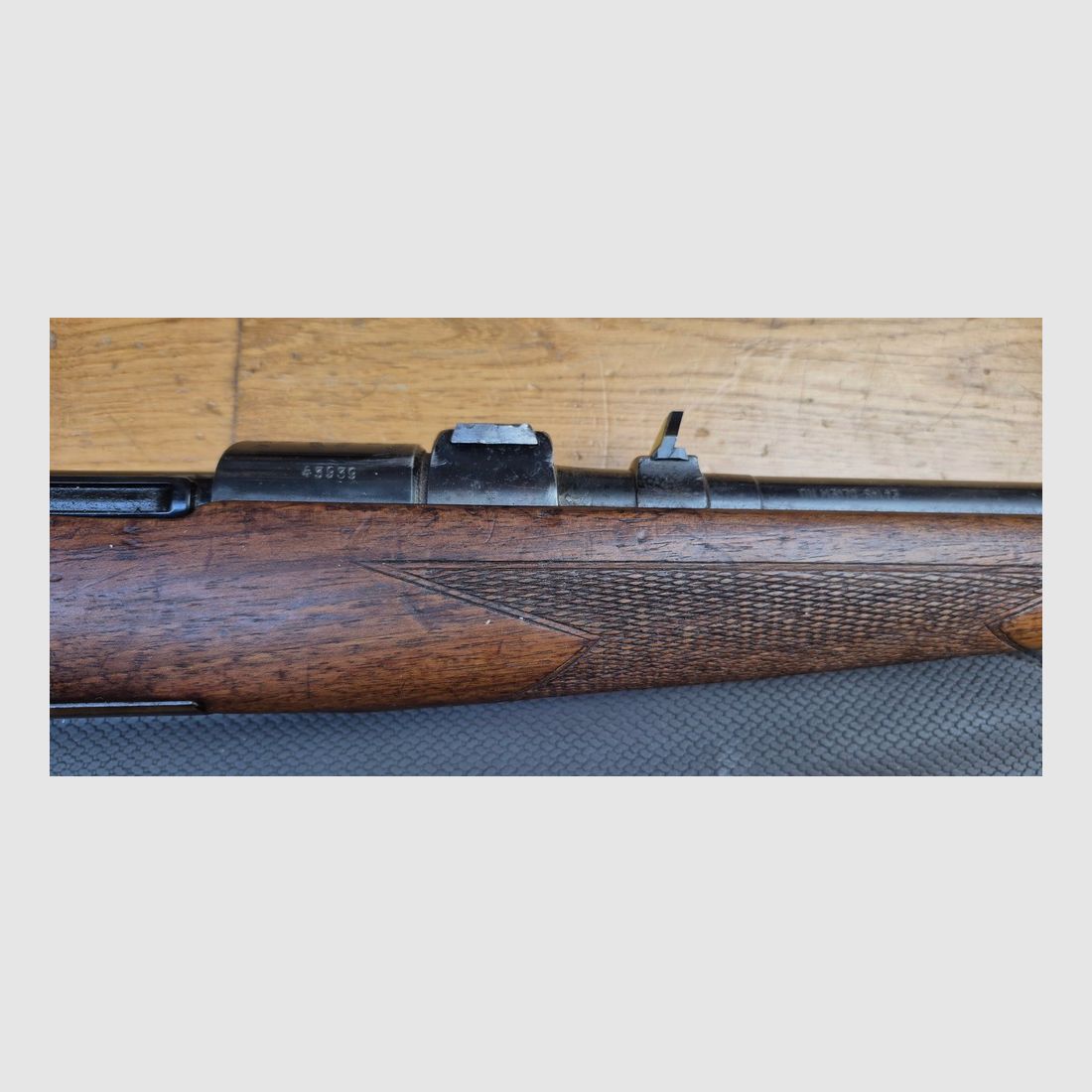 Schöne Steyr Mannlicher Schönauer Büchse — Modell « GK » — Kal. 7×64 — Waffe geprüft 1964 — Deutscher Abzug — Schöne Hölzer — Exzellente Mechanik — Schöner Lauf — Montagebasis aus Stahl — Sehr guter Allgemeinzustand — BE+/TBE, Bild 10 von 43