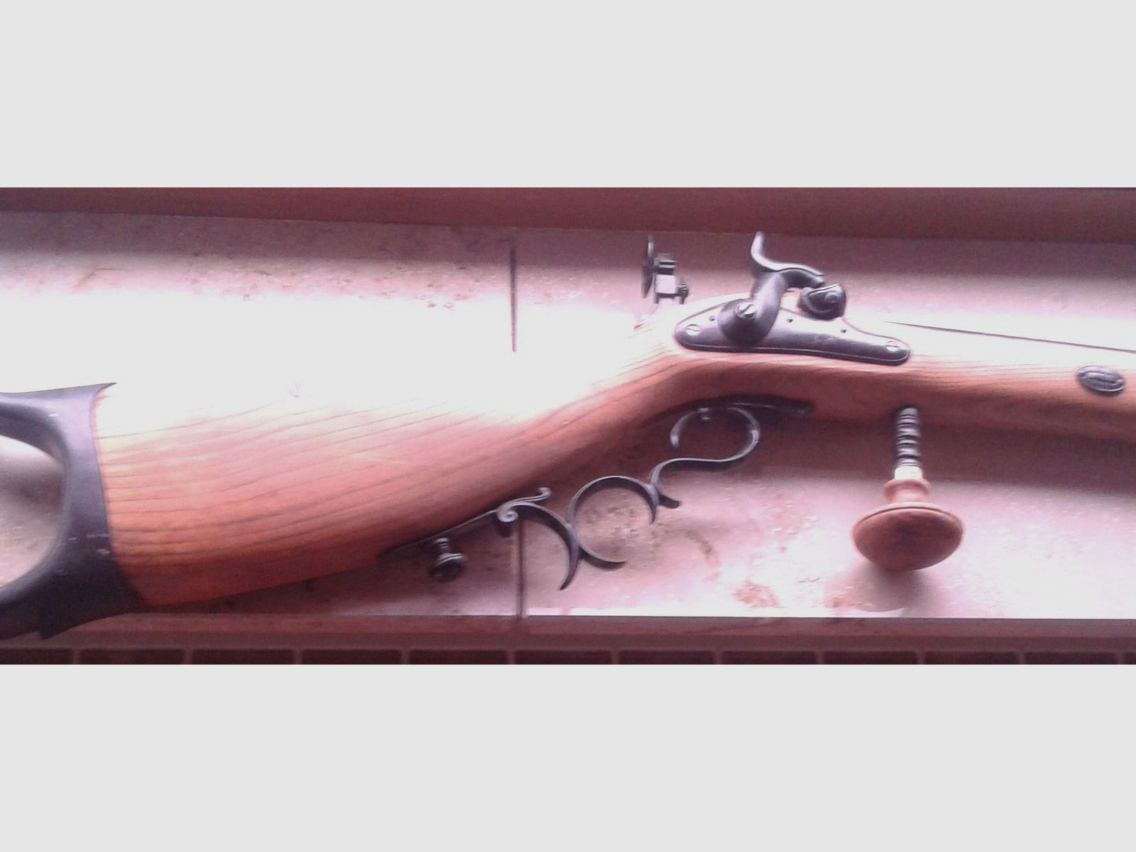 Deko Gewehr mit 2 Wandhalterungen Hirschkopf