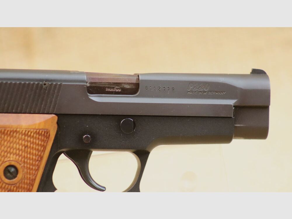 SIG Sauer P220 9mm Luger