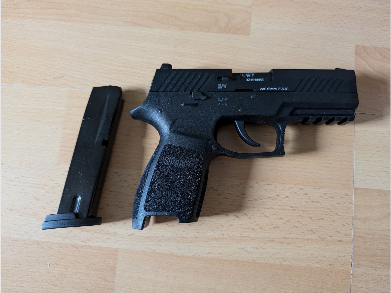 Sig Sauer P 320 9 mm PAK - schwarz / Frei ab 18