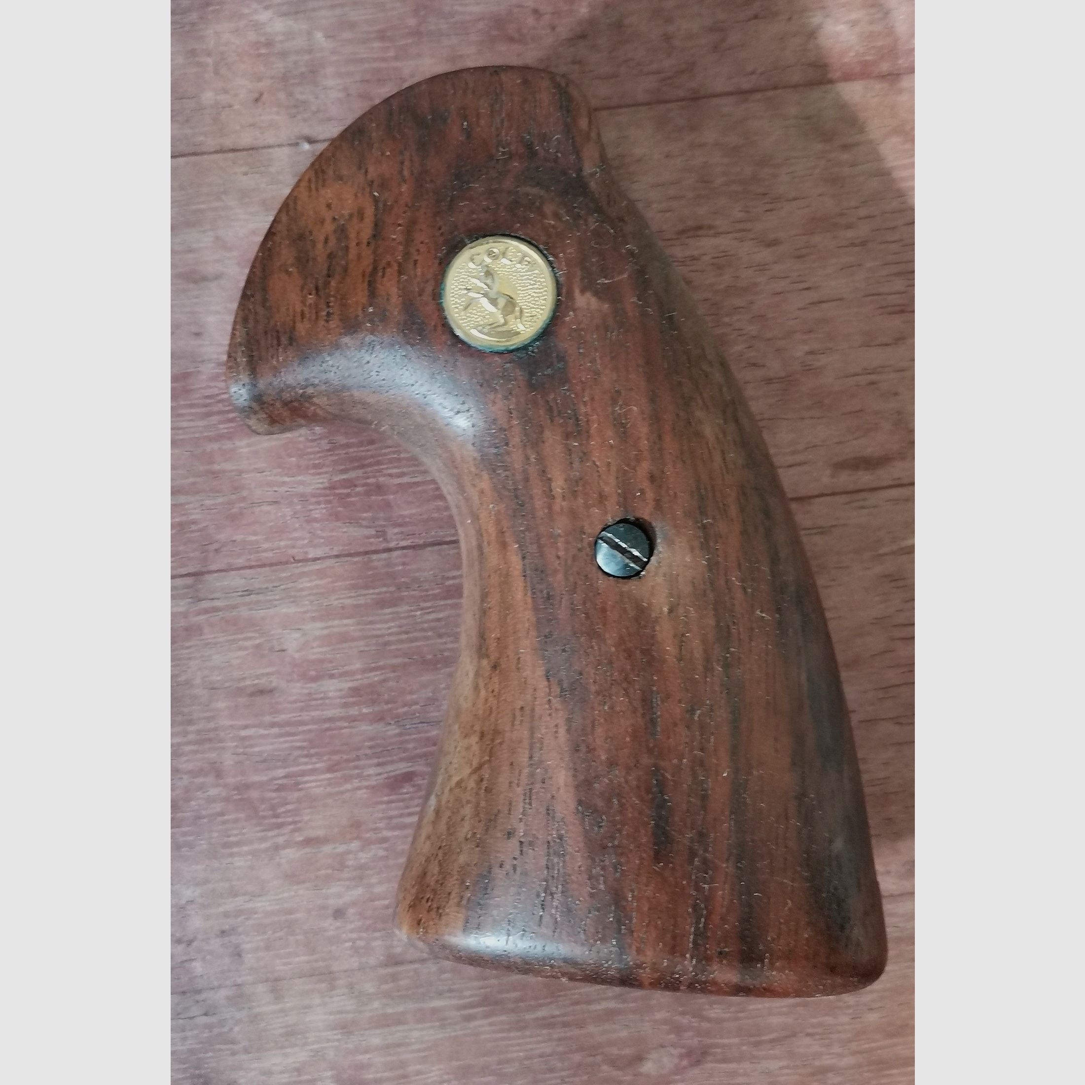 Griffschalen Colt Holz