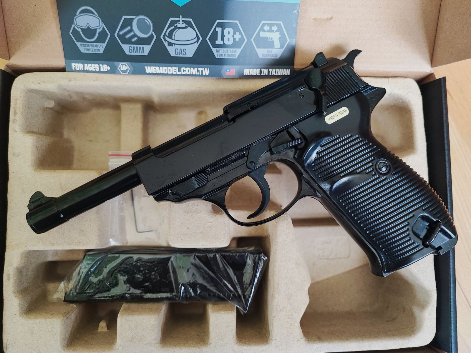 WE Walther P38 WW2 Full Metall GBB Airsoft Gun plus Zubehör