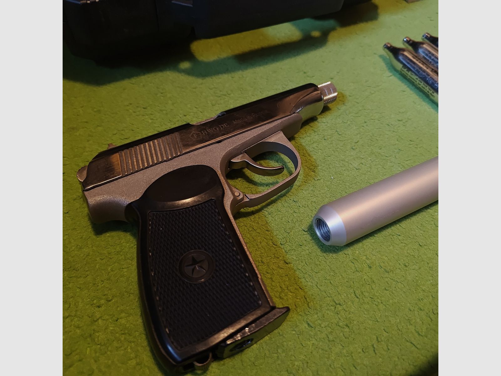 Baikal-Makarov MP-654K Made in Russia - Bruine + zwarte leren holster + 1 bus 4,5mm stalen k. suppressor.