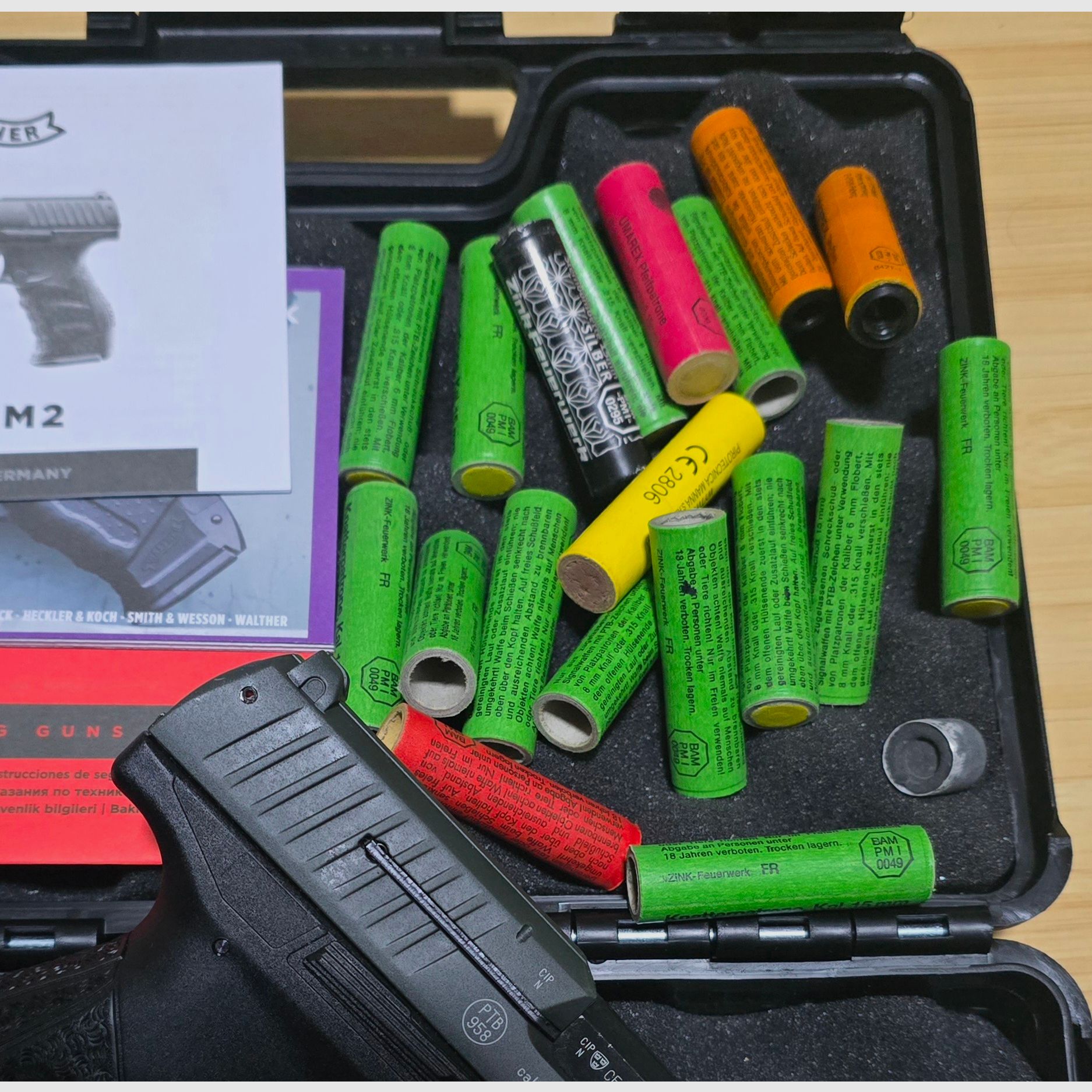 Walther PPQ Schreckschuss 9mm PAK Silvester Set Pyros