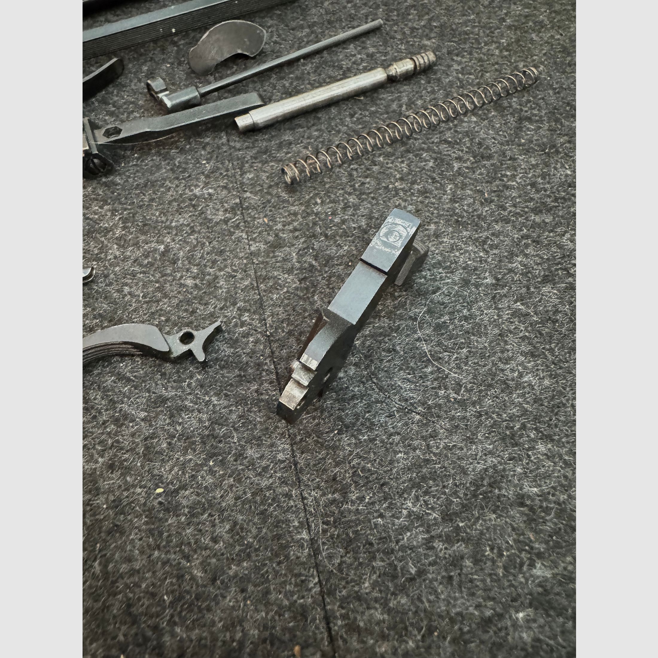 Ersatzteil-Set für RECK R20 (Revolver, Kal. 4mm M20) — alle frei verkäuflichen Teile, Schrauben, Federn, Hahn & Griffschalen — Komplett-Set