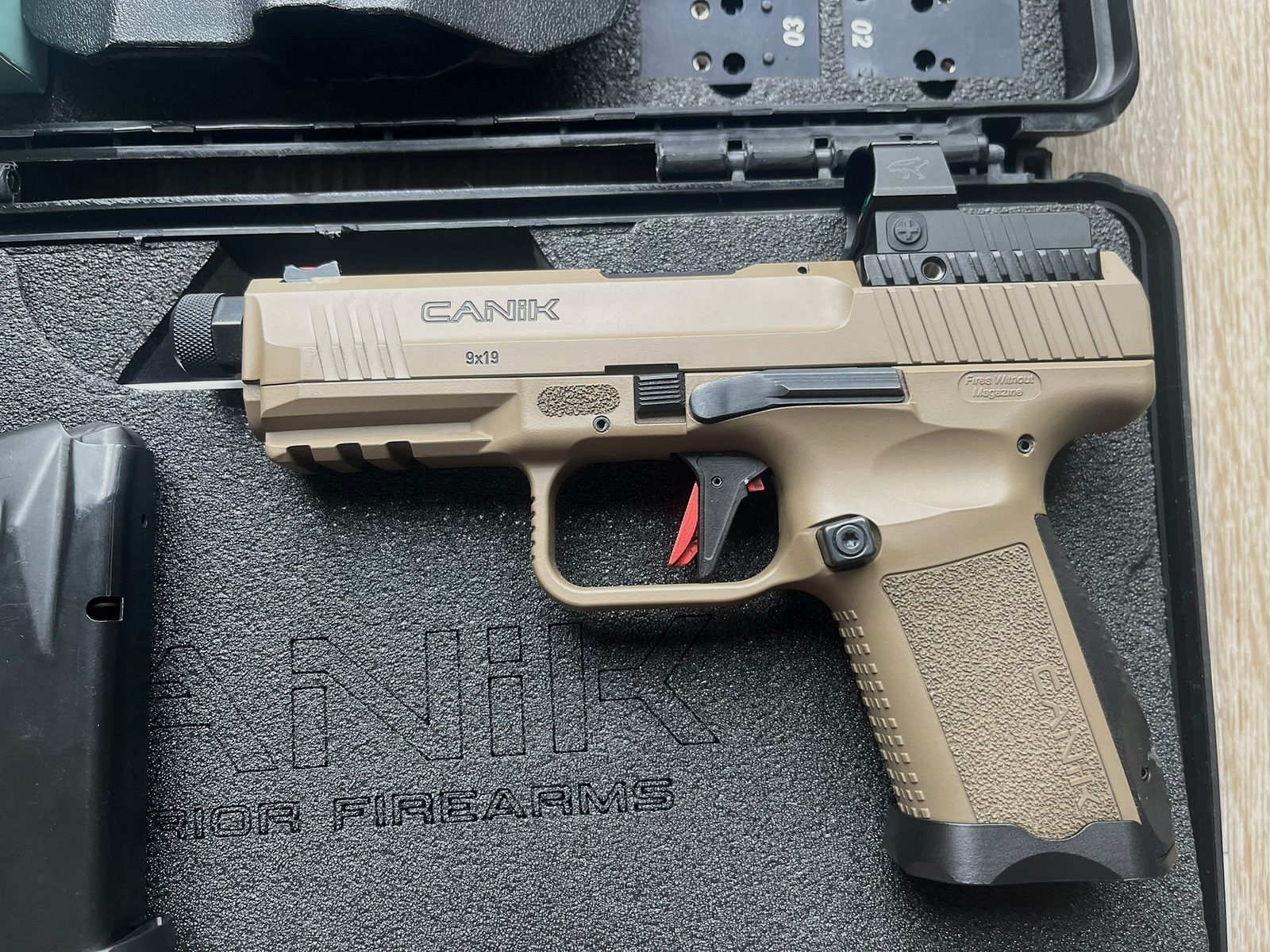 Canik TP9 Elite Combat FDE + Mecanik MO2 Red Dot