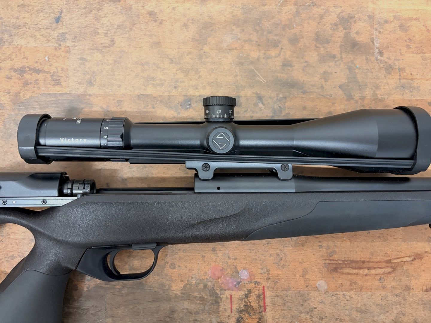 Blaser R8 Professional avec crosse en trou, .308 Win – Zeiss Victory HT 3-12x56