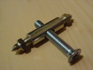 Reh / Bock Gehörn Klammer - Schraube