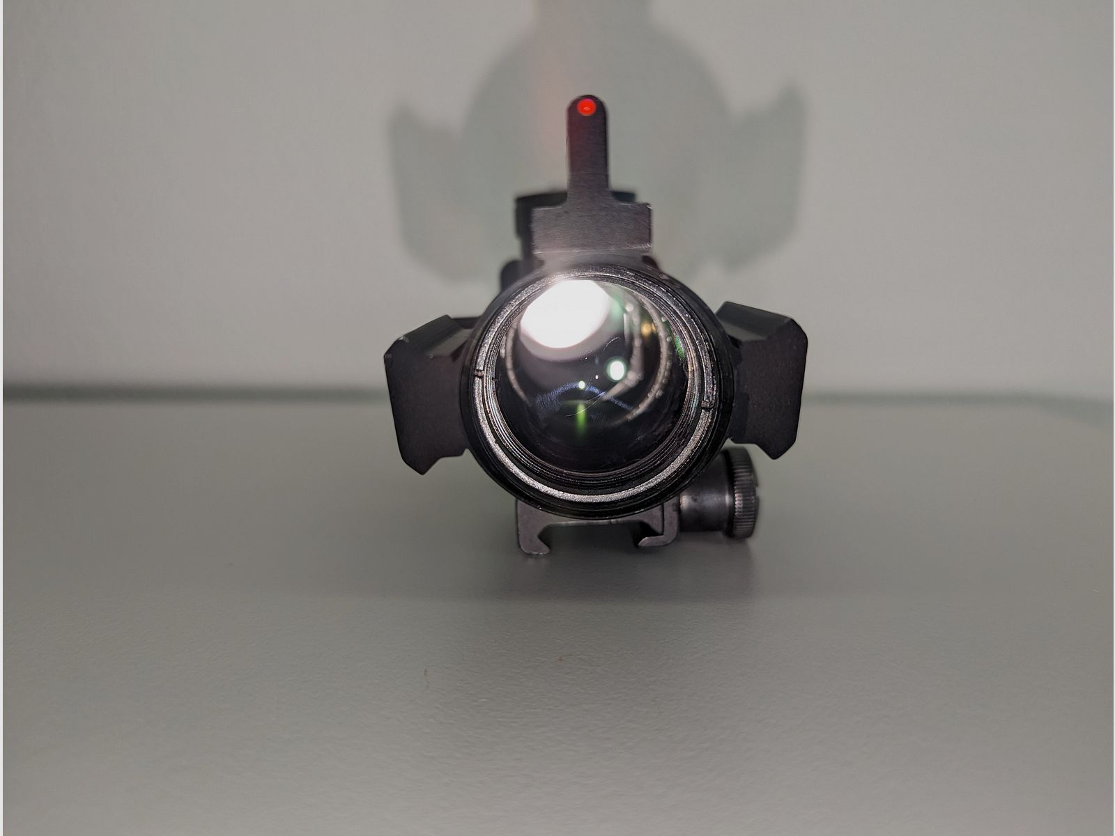 Theta Optics 4x32 Rhino Fiber Scope, schwarzes Zielfernrohr mit rotem Punkt Reflex Leuchtpunktvisier