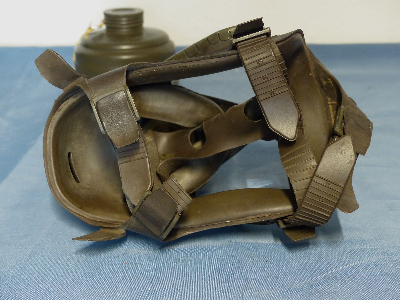 Original Bundeswehr gas mask respiratory protection M 65 ABC with filter dark 70s