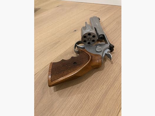 S&W .22 Target Champion 617-1