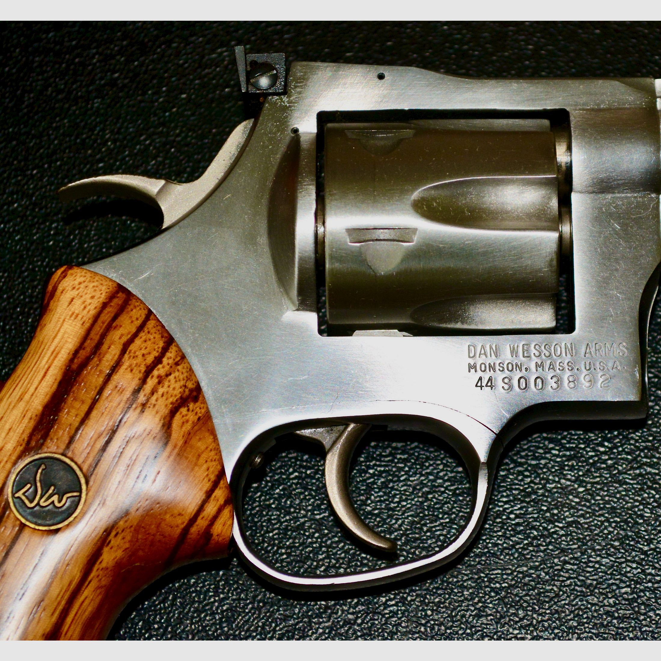 RARIDAD DAN WESSON 744 VH, 6 ' y 8 ' pulgadas de cañón en la maleta!