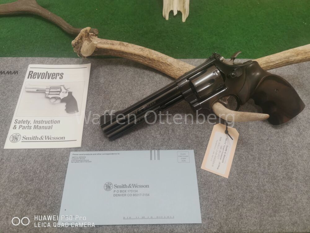 Smith & Wesson 586-4 Target Champion