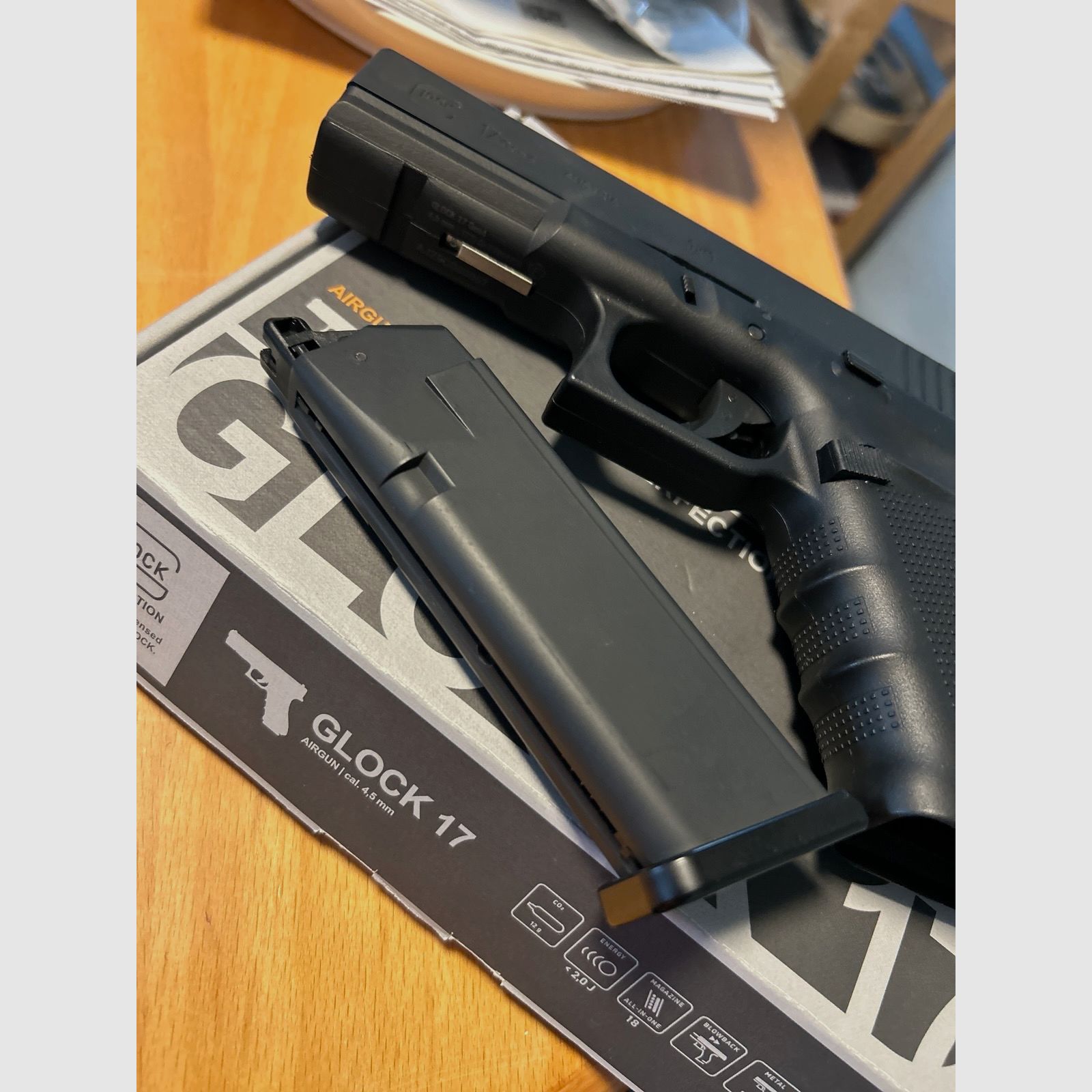 Glock 17 Gen4 Airsoft Co2 BBs