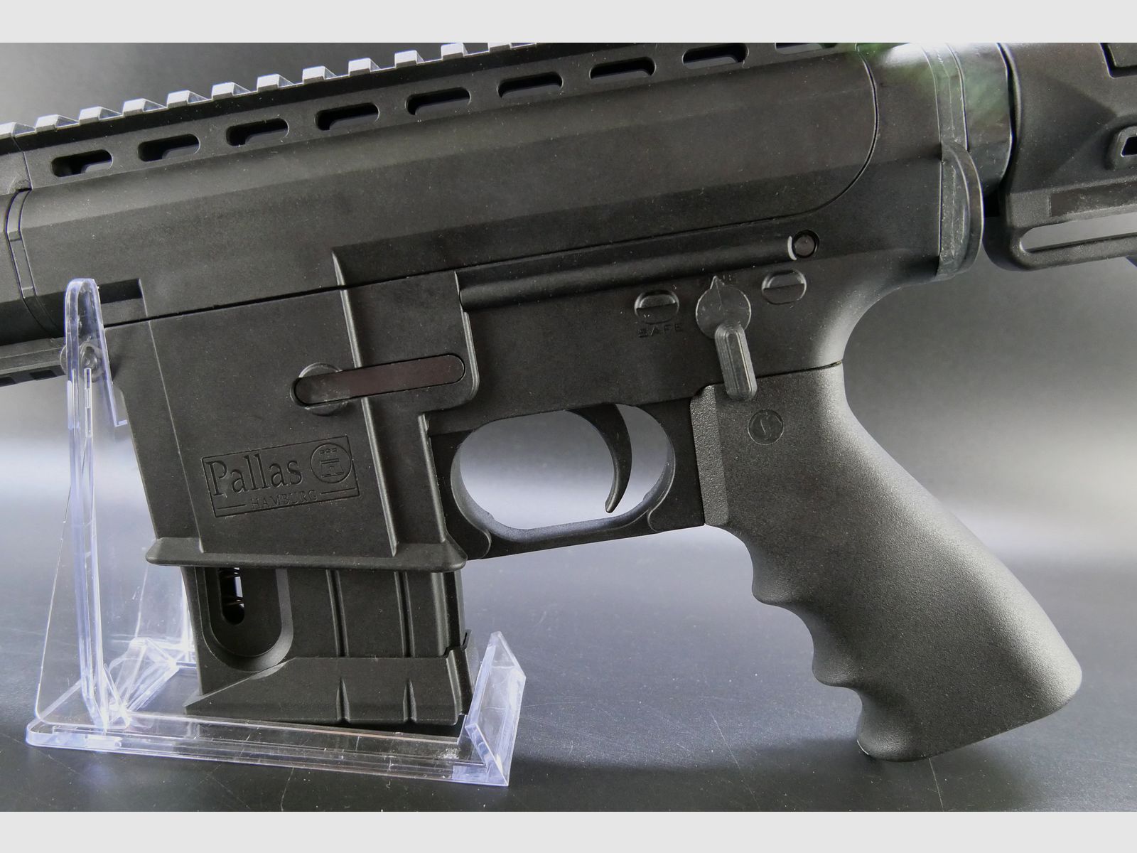 Pallas BA15-22 .22LR KK karabinek powtarzalny w stylu AR15 SD atrapa