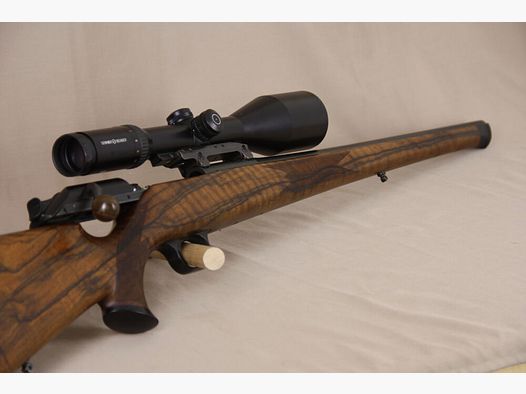Blaser R93 Stutzen // CUSTOM MADE Handschäftung // Toll gemasertes Schaftholz!