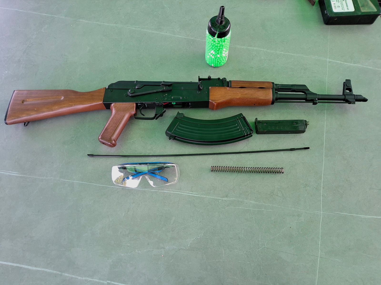 Airsoft AKM (real wood and metal)-Saeg, 1.6 Joule with battery
