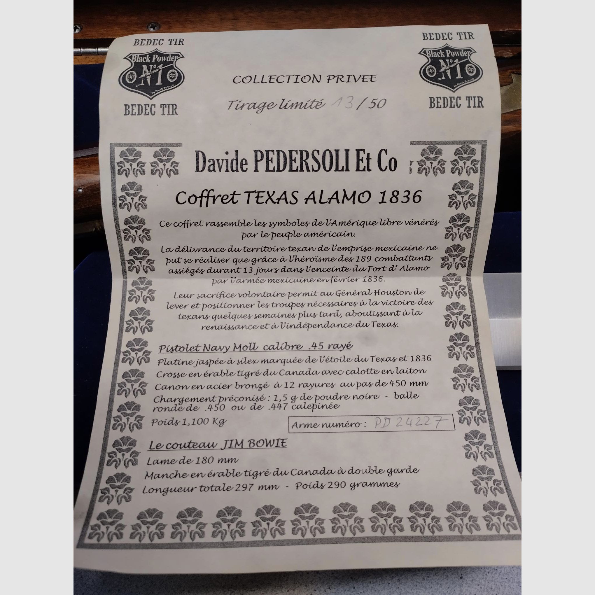 Bardzo ładne pudełko Pedersoli Alamo 1836 z pistoletem na kapiszony Navy Moll kal. 45 + nożem Bowie, w stanie nowym!