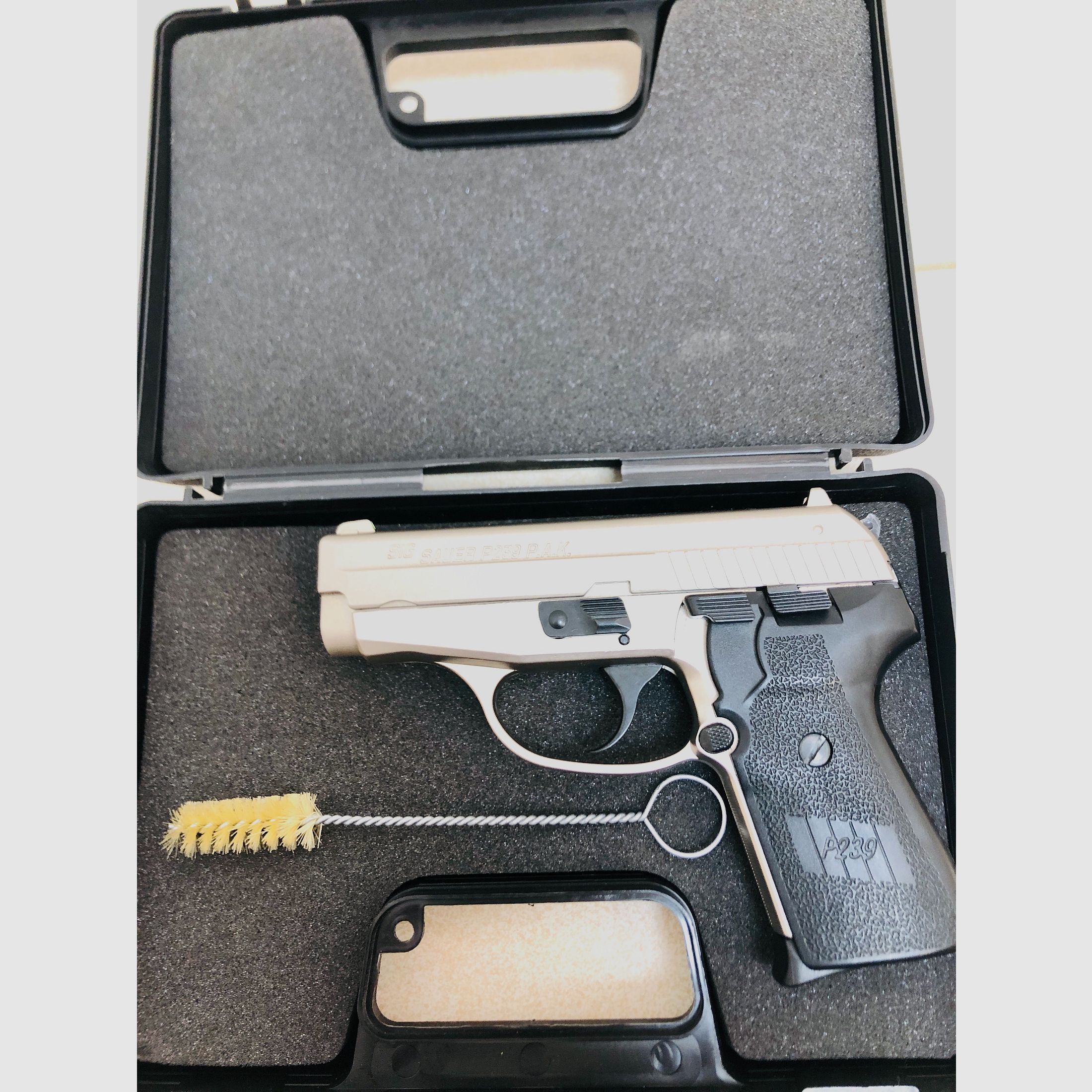 ••• SIG SAUER P239 pistolet d'alarme / nickel / accessoires / emballage d'origine / PTB 799 •••