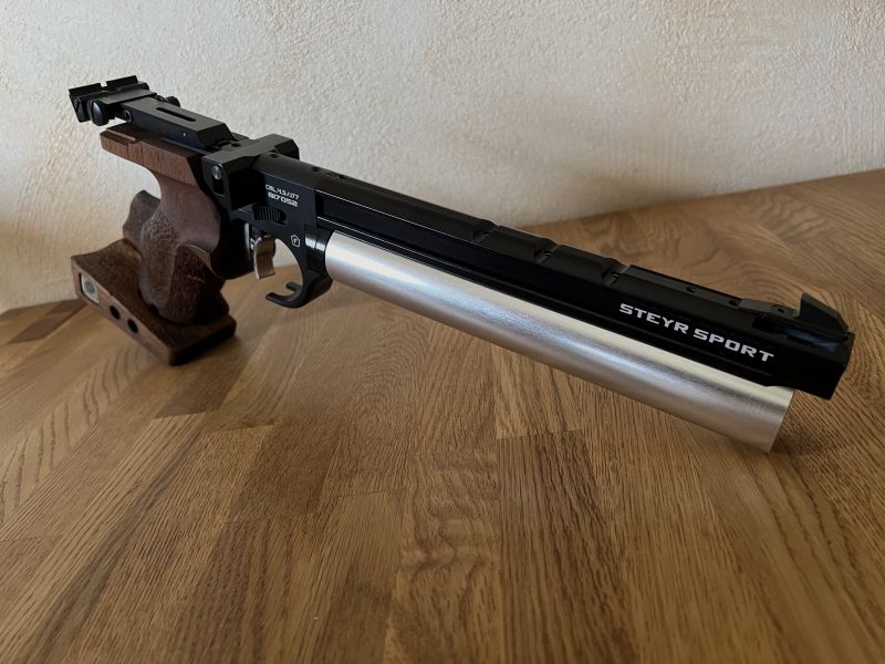 fünfschüssige Steyr LP 50 Matchluftpistole